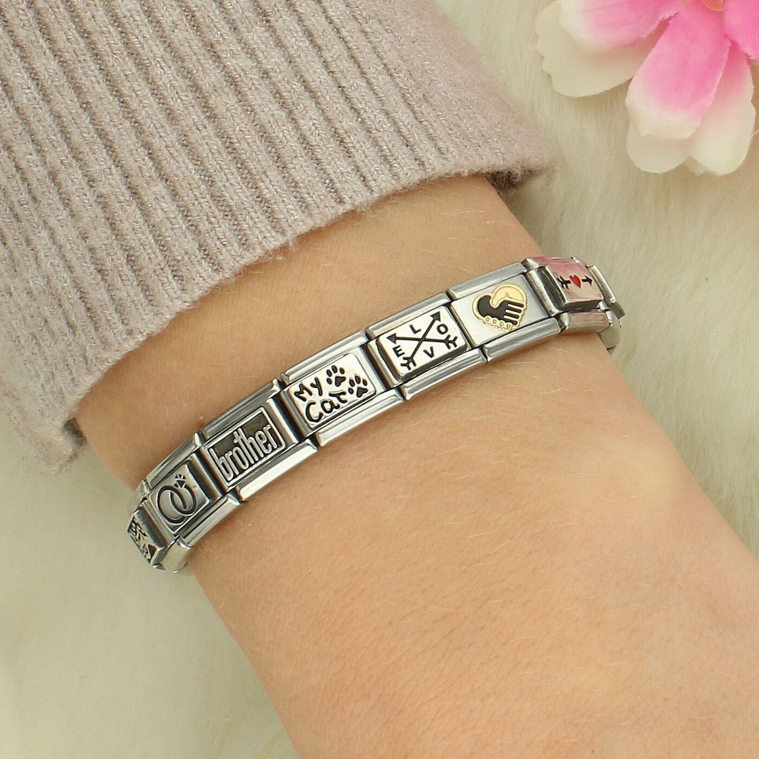 Nomination - Link 18K zawieszka złoto 'Serce z dłoni' 030272 57. Zawieszki Nomination ✓ Wyjątkowy prezent ✓ Nomination ✓ Bransoletka Nomination ✓ Bransoletka ze stali ✓ Gwarancja najniższej ceny ✓ Zapraszamy!.jpg